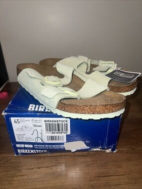 Birkenstock Men’s EU 45 Arizona Soft Suede Sandals in Faded Lime Green Reg Fit